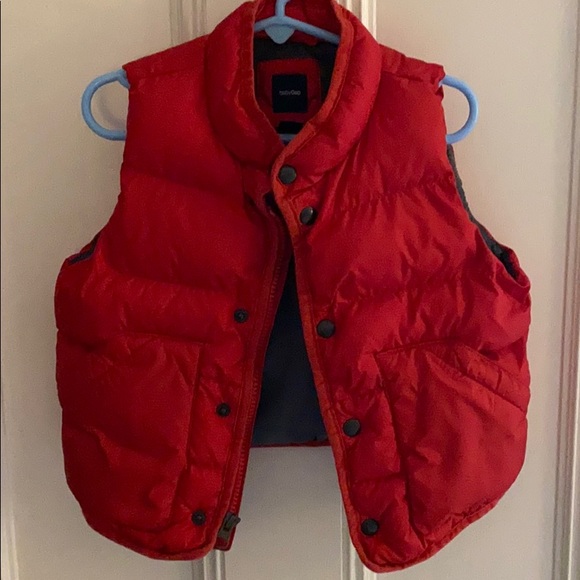 Gap Red Puffer Vest, fleece lined - Picture 3 of 3